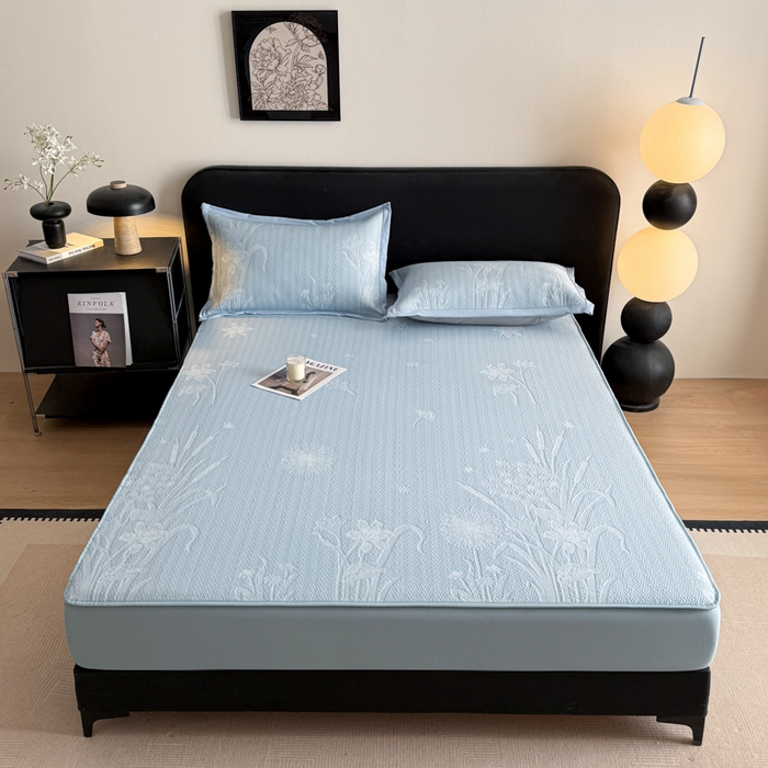 91家纺网 家纺一手货源 找家纺 鑫琪莱家纺 2026新款提花浮雕凉豆豆凉感凉席床笠款 蒲公英蓝