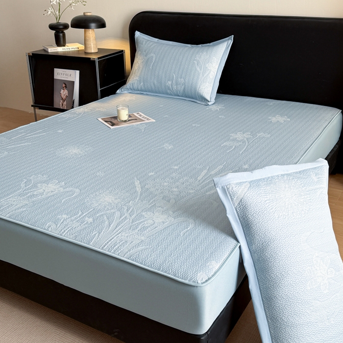 91家纺网 家纺一手货源 找家纺 鑫琪莱家纺 2026新款提花浮雕凉豆豆凉感凉席床笠款 蒲公英蓝