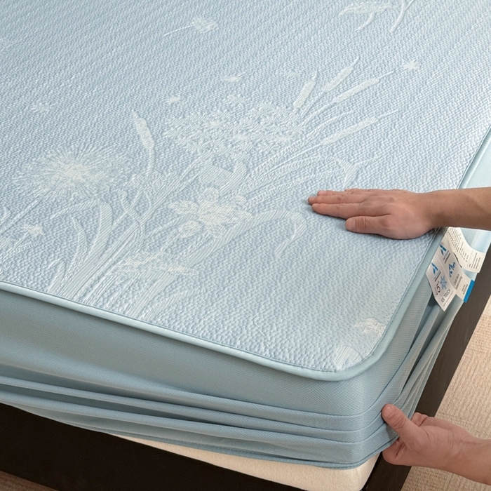 91家纺网 家纺一手货源 找家纺 鑫琪莱家纺 2026新款提花浮雕凉豆豆凉感凉席床笠款 蒲公英蓝