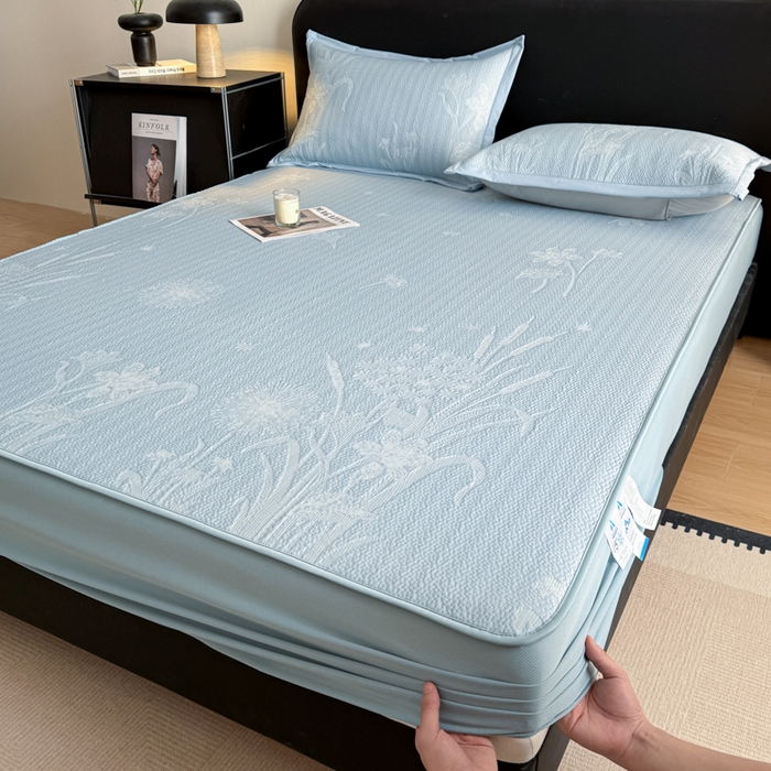 91家纺网 家纺一手货源 找家纺 鑫琪莱家纺 2026新款提花浮雕凉豆豆凉感凉席床笠款 蒲公英蓝