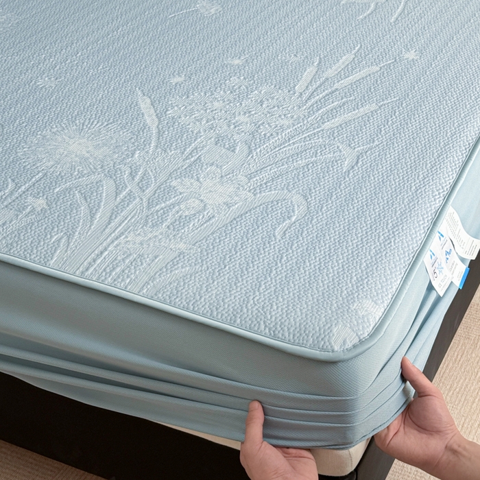 91家纺网 家纺一手货源 找家纺 鑫琪莱家纺 2026新款提花浮雕凉豆豆凉感凉席床笠款 蒲公英蓝