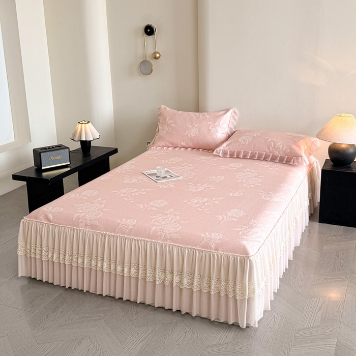 91家纺网 家纺一手货源 找家纺 诺梵家纺 2026新款凉豆豆PE高分子凉感花边床裙凉席三件套 时光玫瑰-粉
