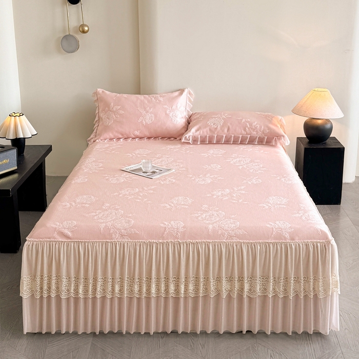 91家纺网 家纺一手货源 找家纺 诺梵家纺 2026新款凉豆豆PE高分子凉感花边床裙凉席三件套 时光玫瑰-粉