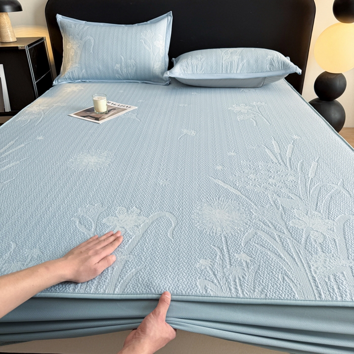 91家纺网 家纺一手货源 找家纺 鑫琪莱家纺 2026新款提花浮雕凉豆豆凉感凉席床笠款 蒲公英蓝