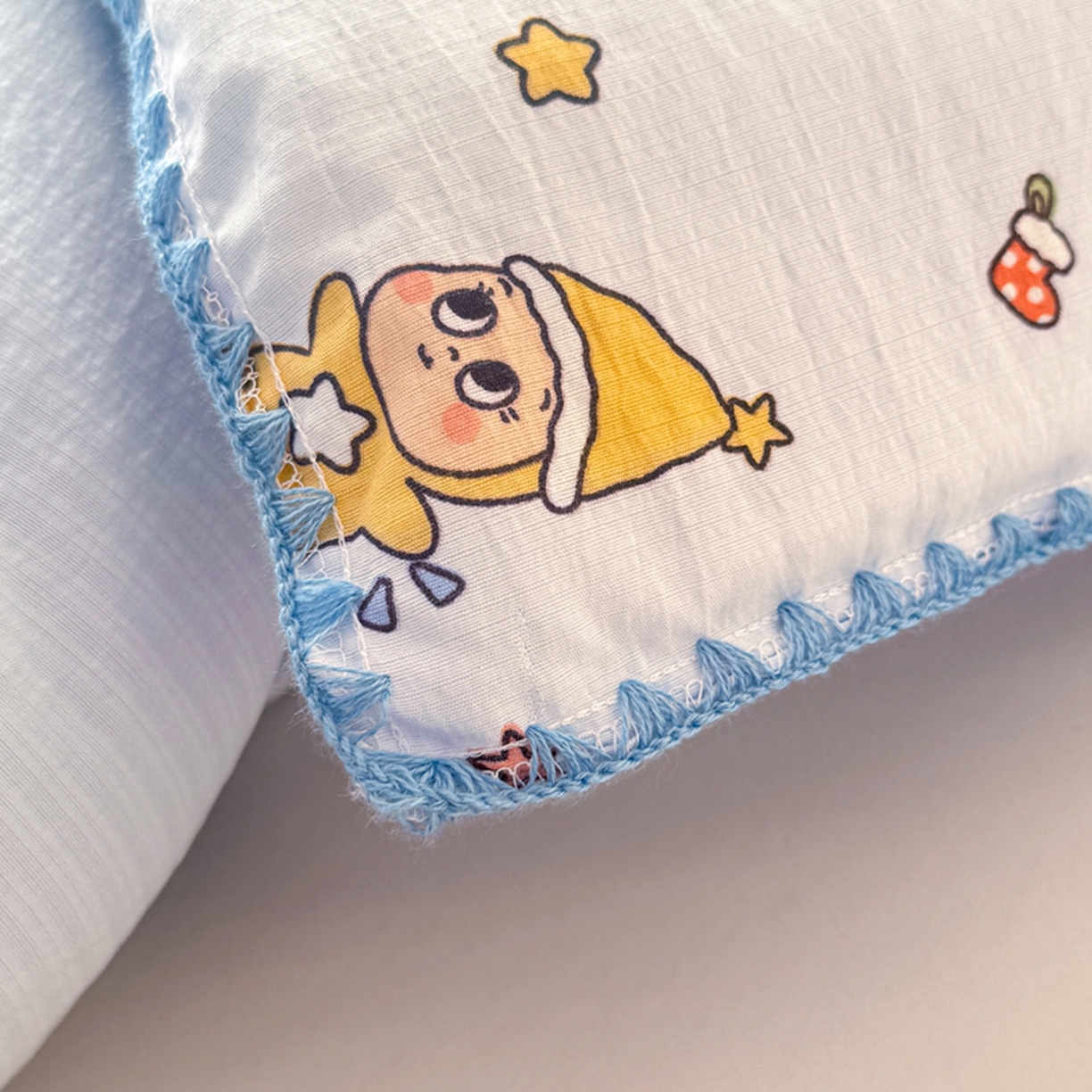 91家纺网 家纺一手货源 找家纺 雅蔓依家纺 2026春夏新款三角针贝壳边木棉云感双层纱棉花夏被夏凉被空调被 星星人