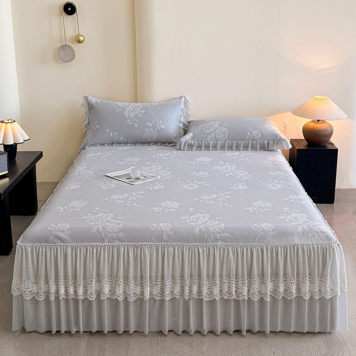 91家纺网 家纺一手货源 找家纺 诺梵家纺 2026新款凉豆豆PE高分子凉感花边床裙凉席三件套 时光玫瑰-灰