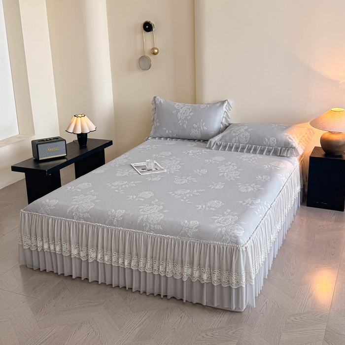 91家纺网 家纺一手货源 找家纺 诺梵家纺 2026新款凉豆豆PE高分子凉感花边床裙凉席三件套 时光玫瑰-灰