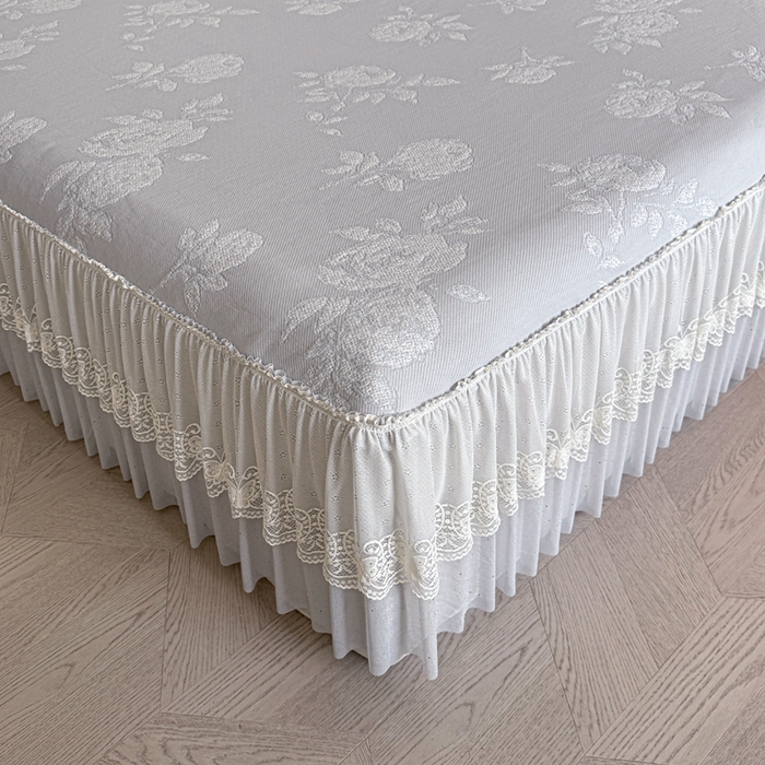 91家纺网 家纺一手货源 找家纺 诺梵家纺 2026新款凉豆豆PE高分子凉感花边床裙凉席三件套 时光玫瑰-灰