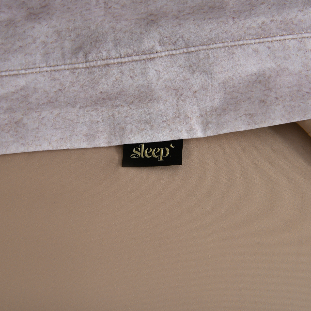 91家纺网 家纺一手货源 找家纺 金昱纺 2026新款全棉50S长绒棉数码印花宽边埋绳款四件套（带精美礼盒包装） 花织软梦