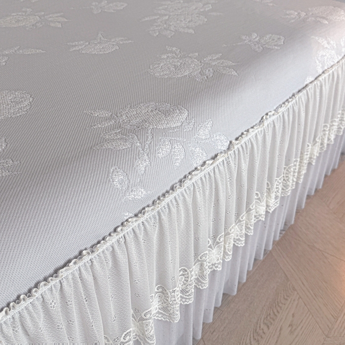 91家纺网 家纺一手货源 找家纺 诺梵家纺 2026新款凉豆豆PE高分子凉感花边床裙凉席三件套 时光玫瑰-灰