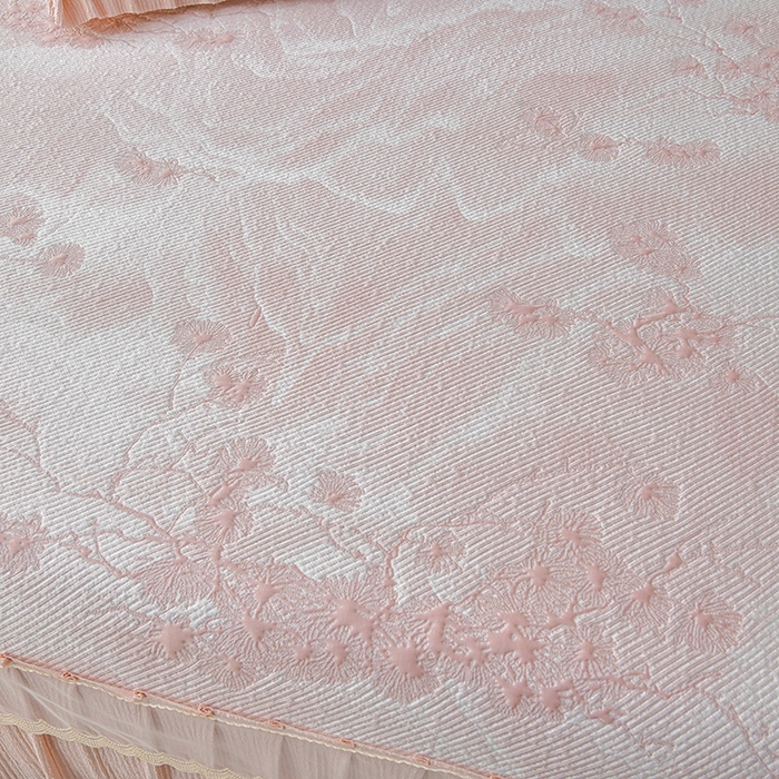 91家纺网 家纺一手货源 找家纺 诺梵家纺 2026新款凉豆豆PE高分子凉感花边床裙凉席三件套 松间月-粉