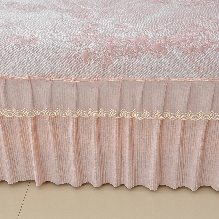 91家纺网 家纺一手货源 找家纺 诺梵家纺 2026新款凉豆豆PE高分子凉感花边床裙凉席三件套 松间月-粉