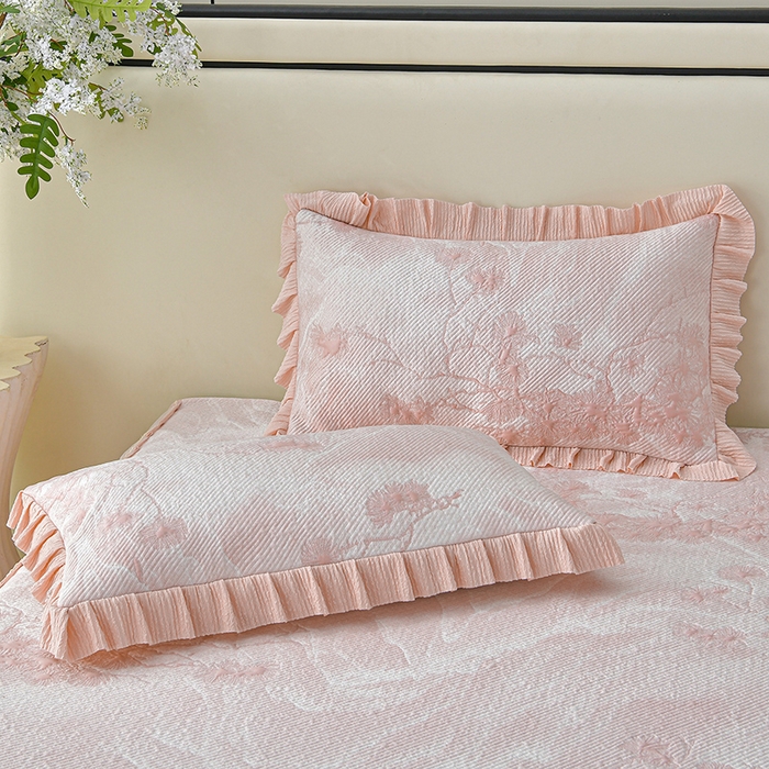 91家纺网 家纺一手货源 找家纺 诺梵家纺 2026新款凉豆豆PE高分子凉感花边床裙凉席三件套 松间月-粉