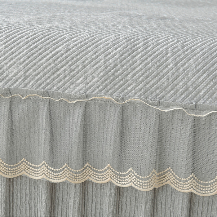 91家纺网 家纺一手货源 找家纺 诺梵家纺 2026新款凉豆豆PE高分子凉感花边床裙凉席三件套 松间月-灰