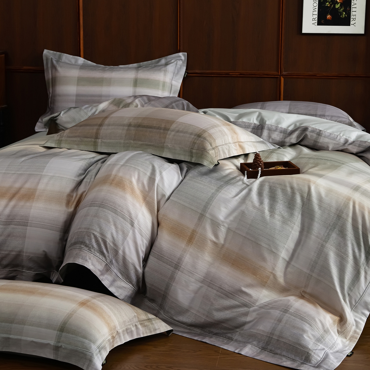 91家纺网 家纺一手货源 找家纺 金昱纺 2026新款全棉50S长绒棉数码印花宽边埋绳款四件套（带精美礼盒包装） 摩卡-绿