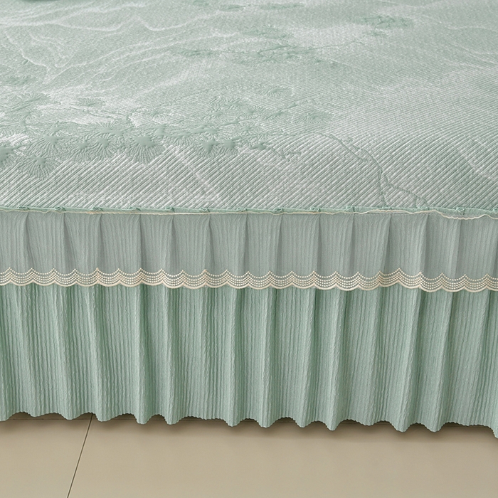 91家纺网 家纺一手货源 找家纺 诺梵家纺 2026新款凉豆豆PE高分子凉感花边床裙凉席三件套 松间月-绿