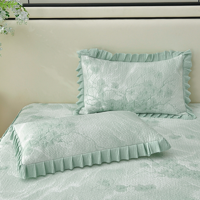 91家纺网 家纺一手货源 找家纺 诺梵家纺 2026新款凉豆豆PE高分子凉感花边床裙凉席三件套 松间月-绿