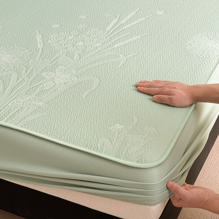 91家纺网 家纺一手货源 找家纺 鑫琪莱家纺 2026新款提花浮雕凉豆豆凉感凉席床笠款 蒲公英绿