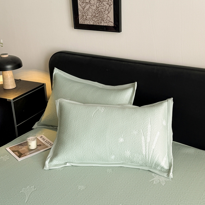 91家纺网 家纺一手货源 找家纺 鑫琪莱家纺 2026新款提花浮雕凉豆豆凉感凉席床笠款 蒲公英绿