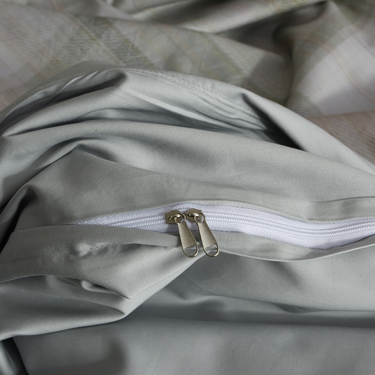 91家纺网 家纺一手货源 找家纺 金昱纺 2026新款全棉50S长绒棉数码印花宽边埋绳款四件套（带精美礼盒包装） 摩卡-绿