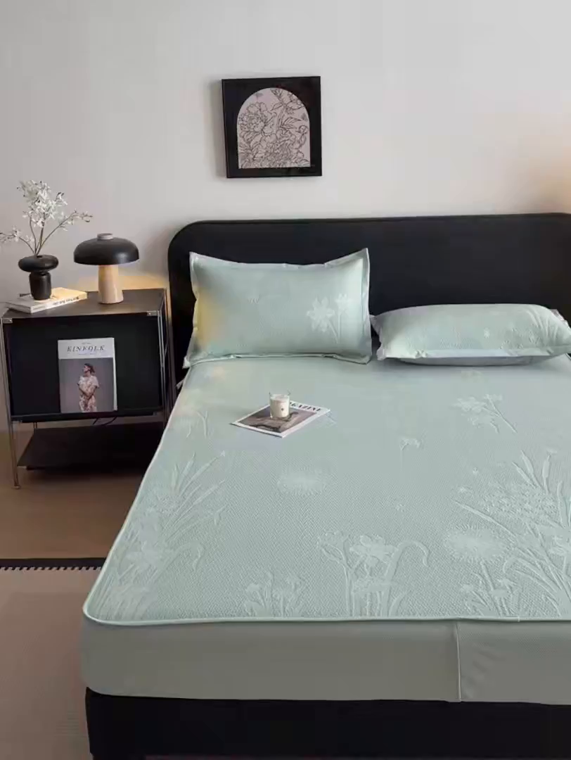 91家纺网 家纺一手货源 找家纺 鑫琪莱家纺 2026新款提花浮雕凉豆豆凉感凉席床笠款 蒲公英绿