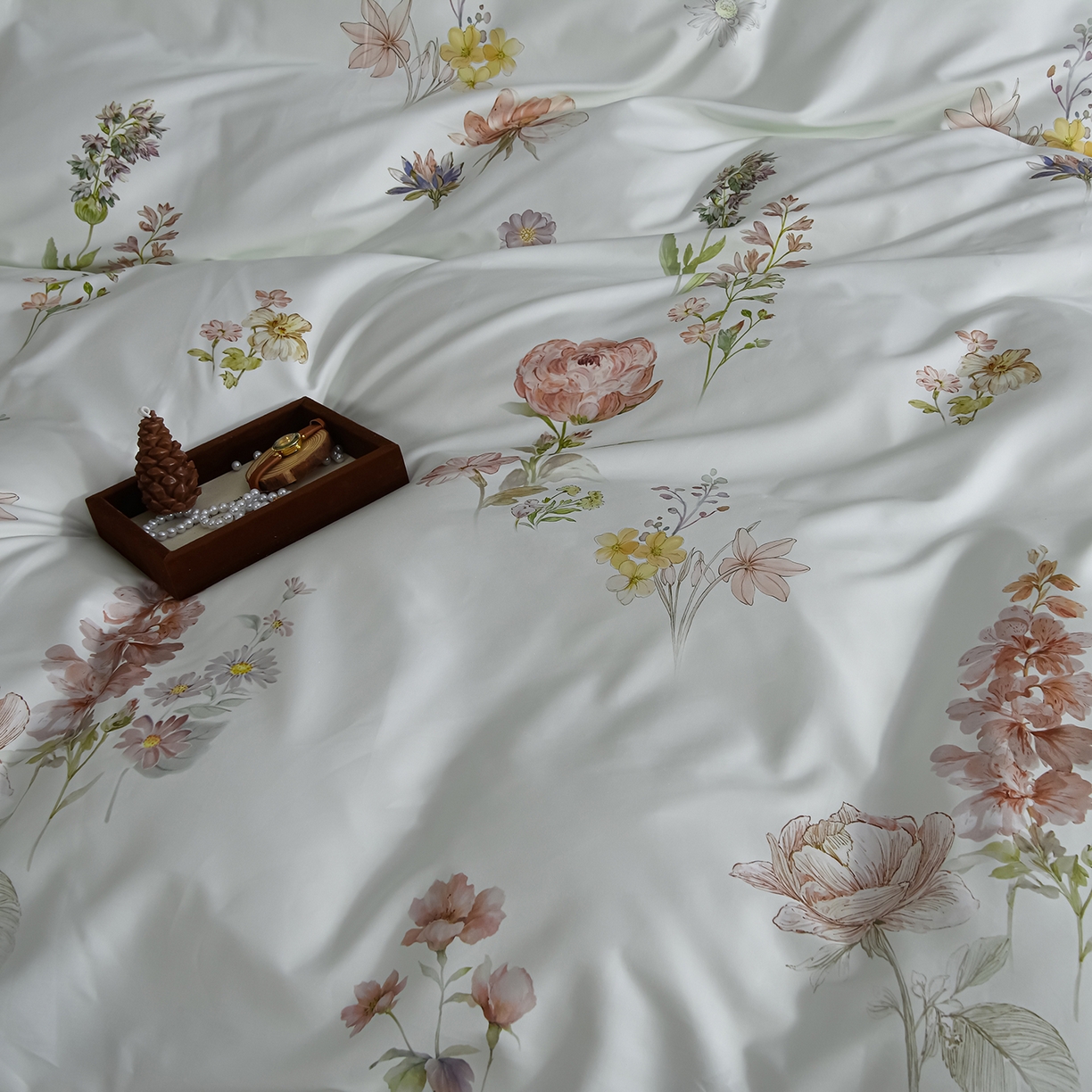 91家纺网 家纺一手货源 找家纺 金昱纺 2026新款全棉50S长绒棉数码印花宽边埋绳款四件套（带精美礼盒包装） 甜梦花栖