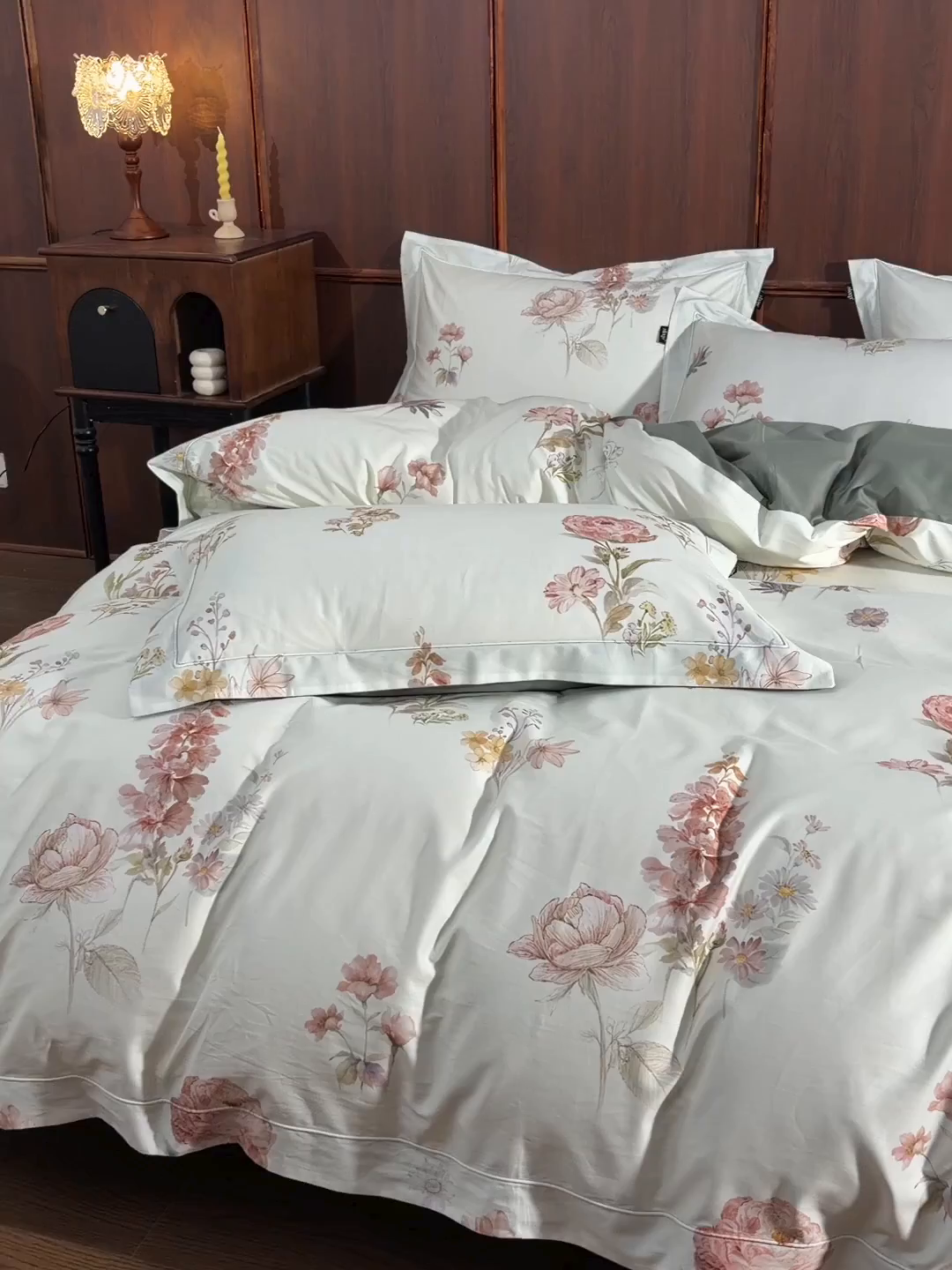 91家纺网 家纺一手货源 找家纺 金昱纺 2026新款全棉50S长绒棉数码印花宽边埋绳款四件套（带精美礼盒包装） 甜梦花栖