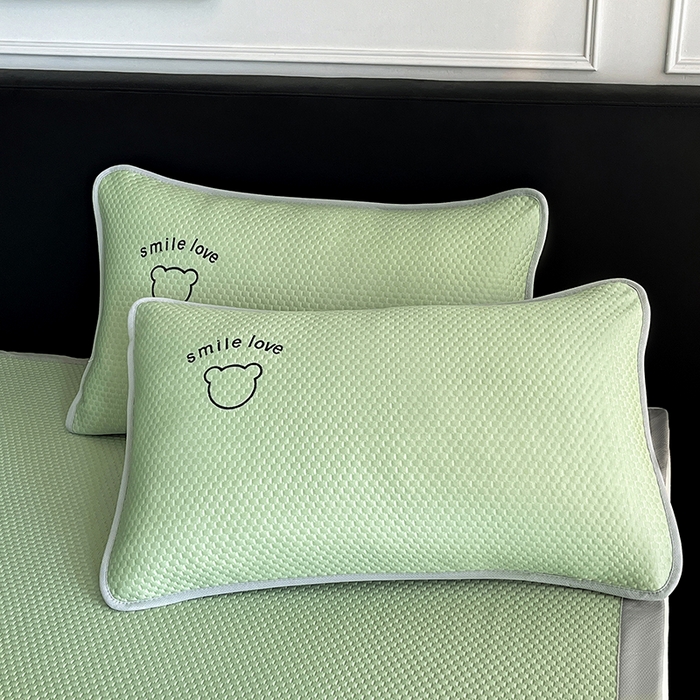 91家纺网 家纺一手货源 找家纺 （总）2026新款夏季A类绣花PE冰豆豆冰丝凉席枕套凉感家用单人学生宿舍48×74cm一只一对-八宝熊枕套