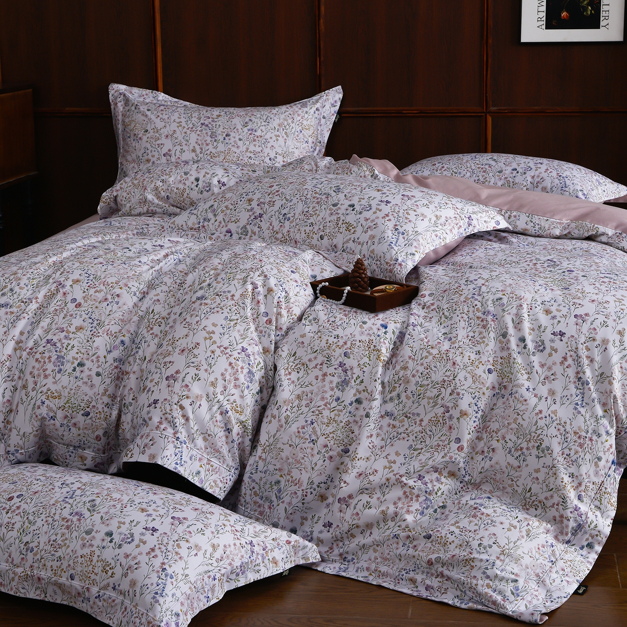 91家纺网 家纺一手货源 找家纺 金昱纺 2026新款全棉50S长绒棉数码印花宽边埋绳款四件套（带精美礼盒包装） 榭风轻眠