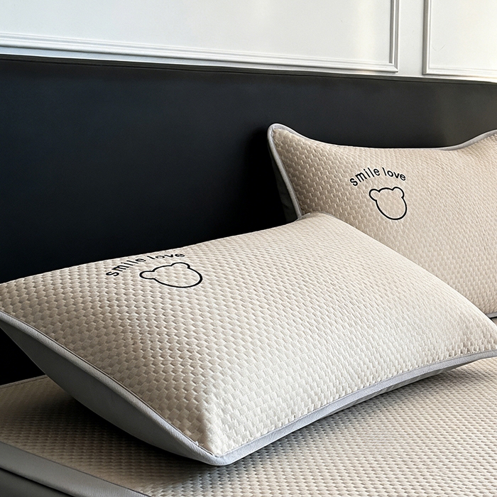 91家纺网 家纺一手货源 找家纺 （总）2026新款夏季A类绣花PE冰豆豆冰丝凉席枕套凉感家用单人学生宿舍48×74cm一只一对-八宝熊枕套