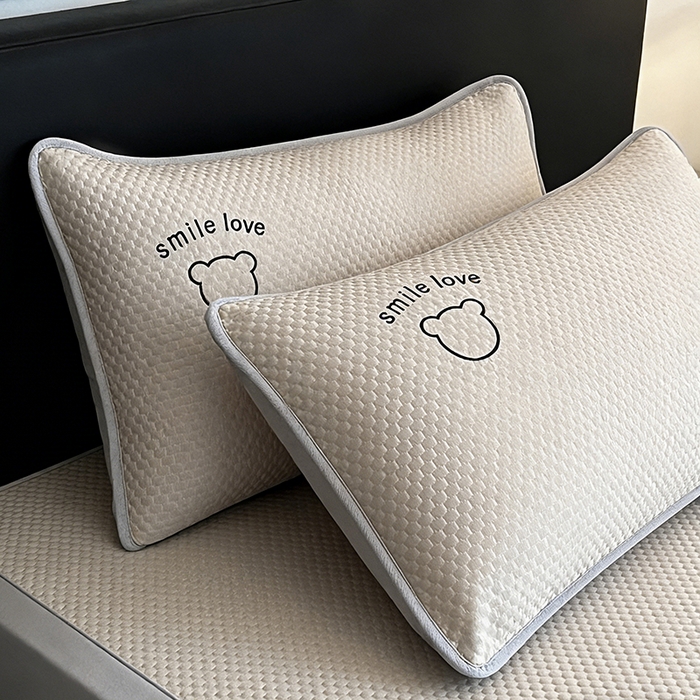 91家纺网 家纺一手货源 找家纺 （总）2026新款夏季A类绣花PE冰豆豆冰丝凉席枕套凉感家用单人学生宿舍48×74cm一只一对-八宝熊枕套