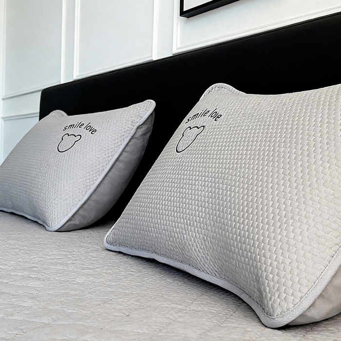 91家纺网 家纺一手货源 找家纺 2026新款夏季A类绣花PE冰豆豆冰丝凉席枕套凉感家用单人学生宿舍48×74cm一只一对-八宝熊枕套 八宝熊-灰