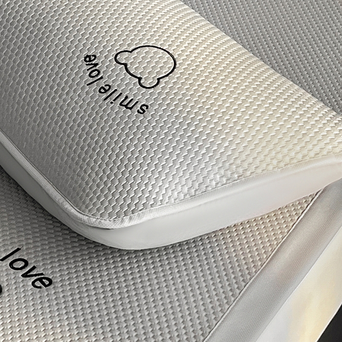 91家纺网 家纺一手货源 找家纺 2026新款夏季A类绣花PE冰豆豆冰丝凉席枕套凉感家用单人学生宿舍48×74cm一只一对-八宝熊枕套 八宝熊-灰