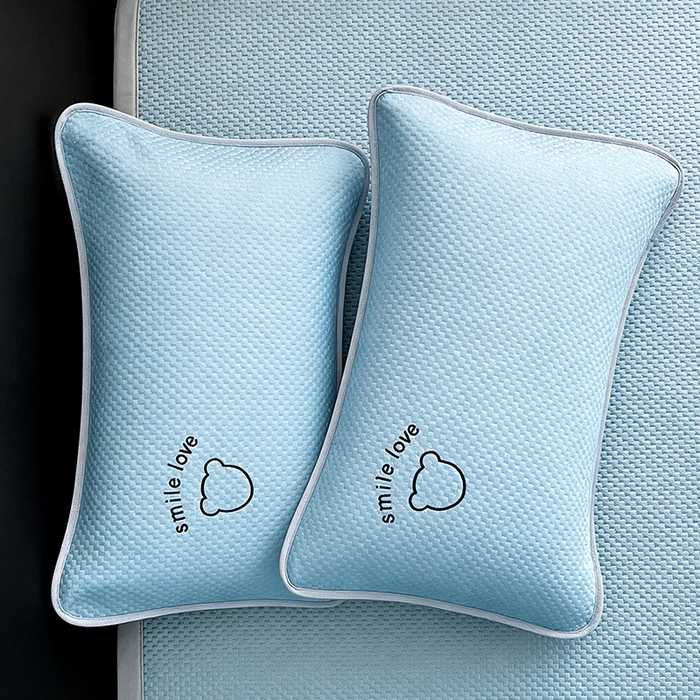 91家纺网 家纺一手货源 找家纺 2026新款夏季A类绣花PE冰豆豆冰丝凉席枕套凉感家用单人学生宿舍48×74cm一只一对-八宝熊枕套 八宝熊-蓝