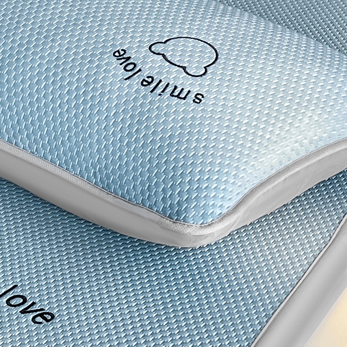 91家纺网 家纺一手货源 找家纺 2026新款夏季A类绣花PE冰豆豆冰丝凉席枕套凉感家用单人学生宿舍48×74cm一只一对-八宝熊枕套 八宝熊-蓝