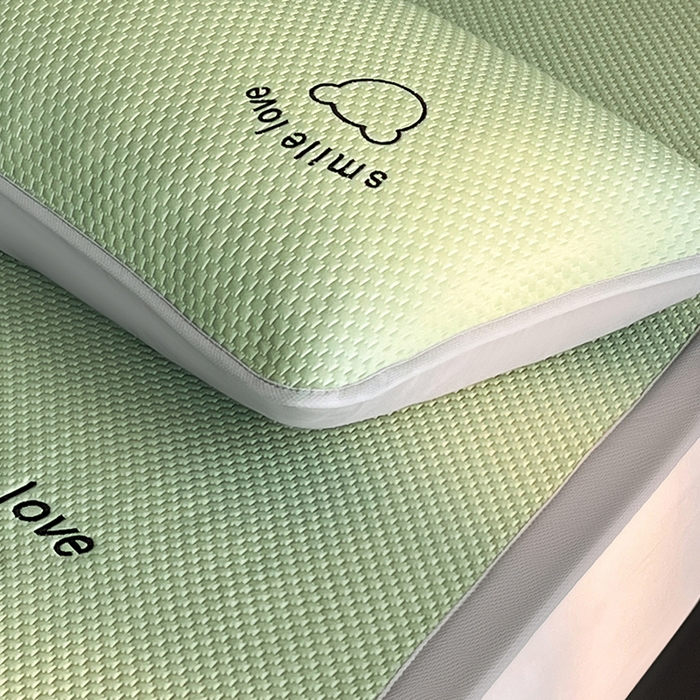 91家纺网 家纺一手货源 找家纺 2026新款夏季A类绣花PE冰豆豆冰丝凉席枕套凉感家用单人学生宿舍48×74cm一只一对-八宝熊枕套 八宝熊-绿