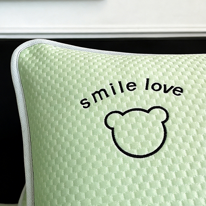 91家纺网 家纺一手货源 找家纺 2026新款夏季A类绣花PE冰豆豆冰丝凉席枕套凉感家用单人学生宿舍48×74cm一只一对-八宝熊枕套 八宝熊-绿