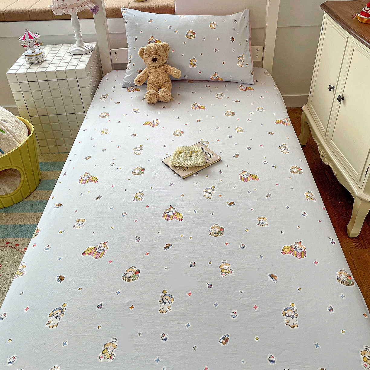 91家纺网 家纺一手货源 找家纺 纽缦家纺 2026新款A类105g仿棉四件套古法水洗棉学生单床笠 安琪拉