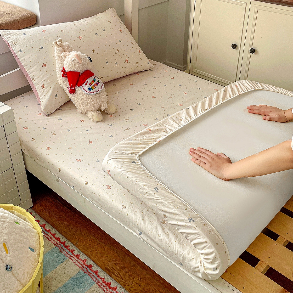 91家纺网 家纺一手货源 找家纺 纽缦家纺 2026新款A类105g仿棉四件套古法水洗棉学生单床笠 彩蝶红