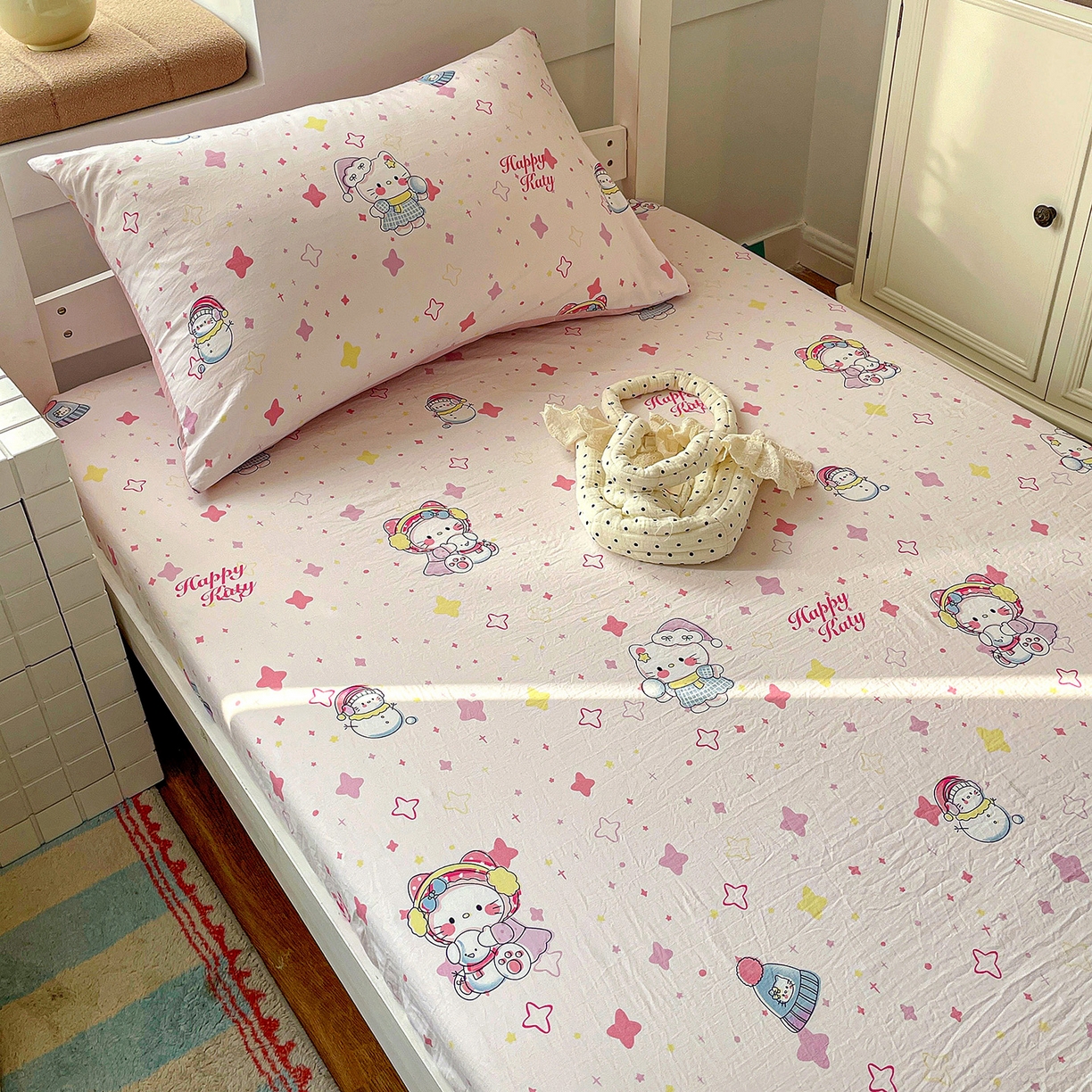 91家纺网 家纺一手货源 找家纺 纽缦家纺 2026新款A类105g仿棉四件套古法水洗棉学生单床笠 安娜