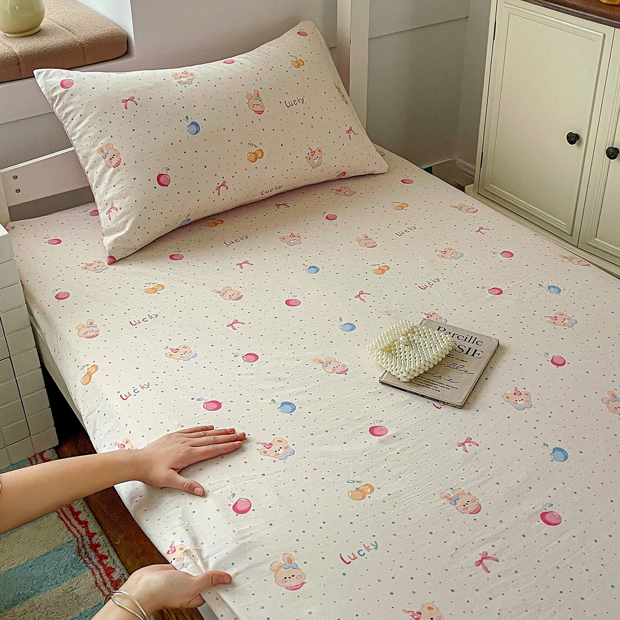 91家纺网 家纺一手货源 找家纺 纽缦家纺 2026新款A类105g仿棉四件套古法水洗棉学生单床笠 乐淘