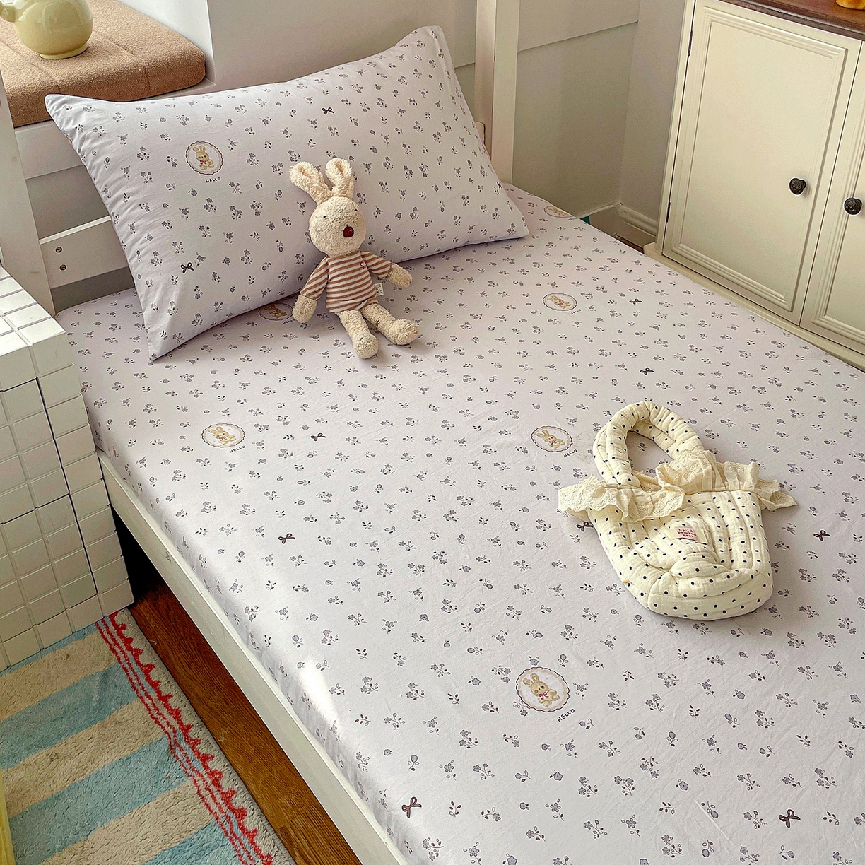 91家纺网 家纺一手货源 找家纺 纽缦家纺 2026新款A类105g仿棉四件套古法水洗棉学生单床笠 恋空灰