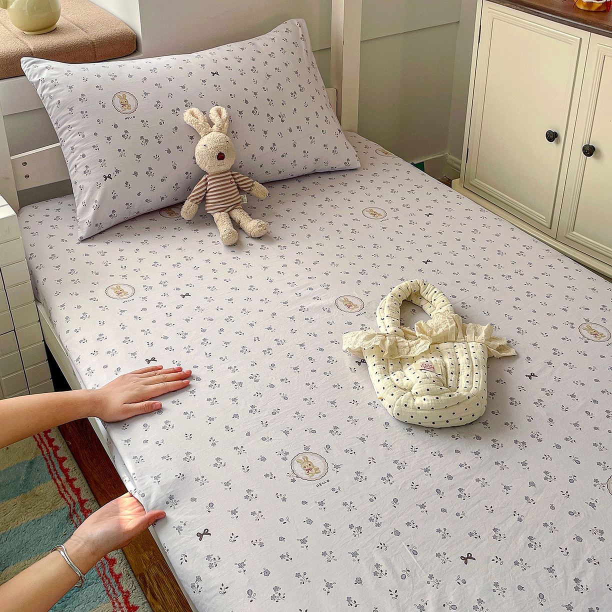 91家纺网 家纺一手货源 找家纺 纽缦家纺 2026新款A类105g仿棉四件套古法水洗棉学生单床笠 恋空灰