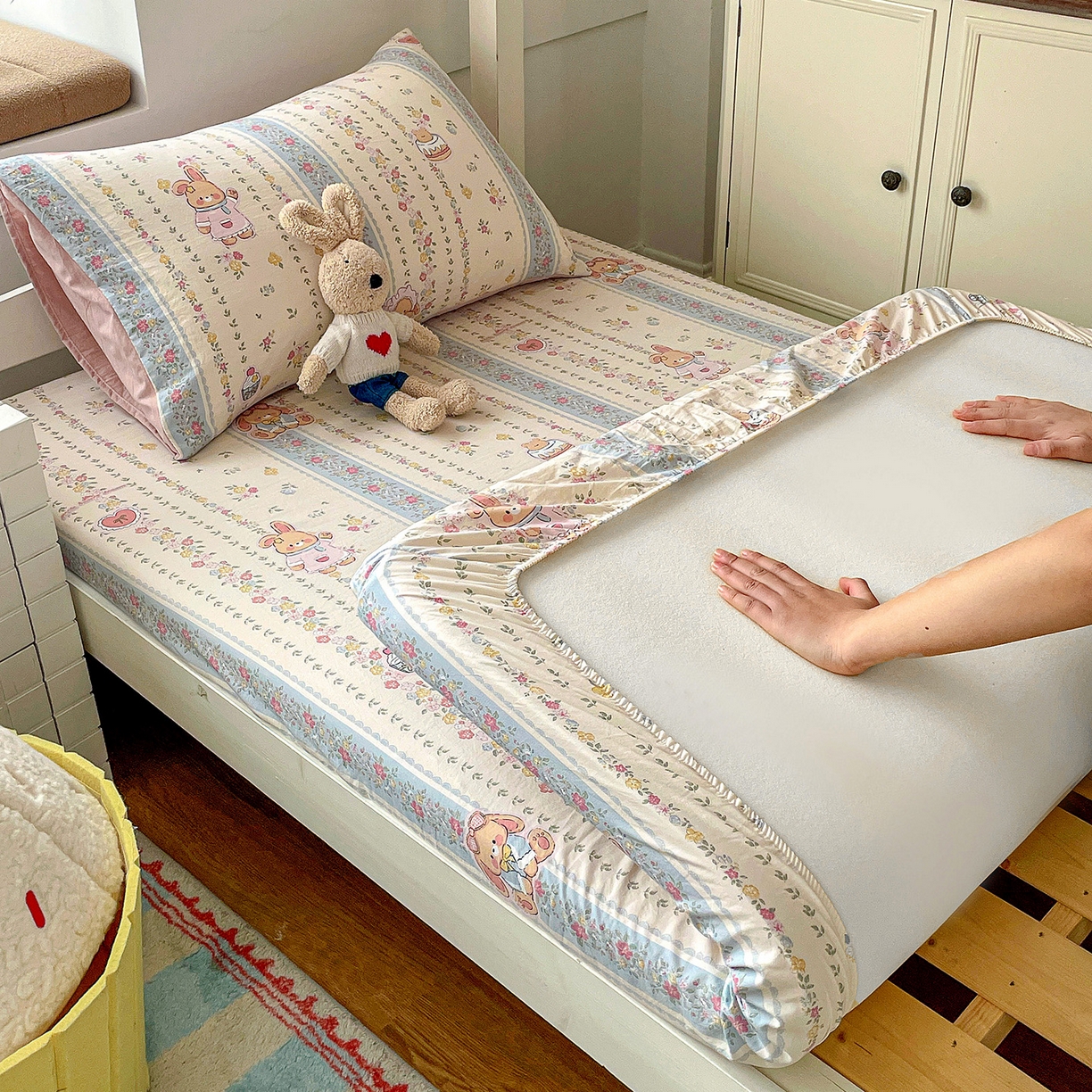 91家纺网 家纺一手货源 找家纺 纽缦家纺 2026新款A类105g仿棉四件套古法水洗棉学生单床笠 幸运狗