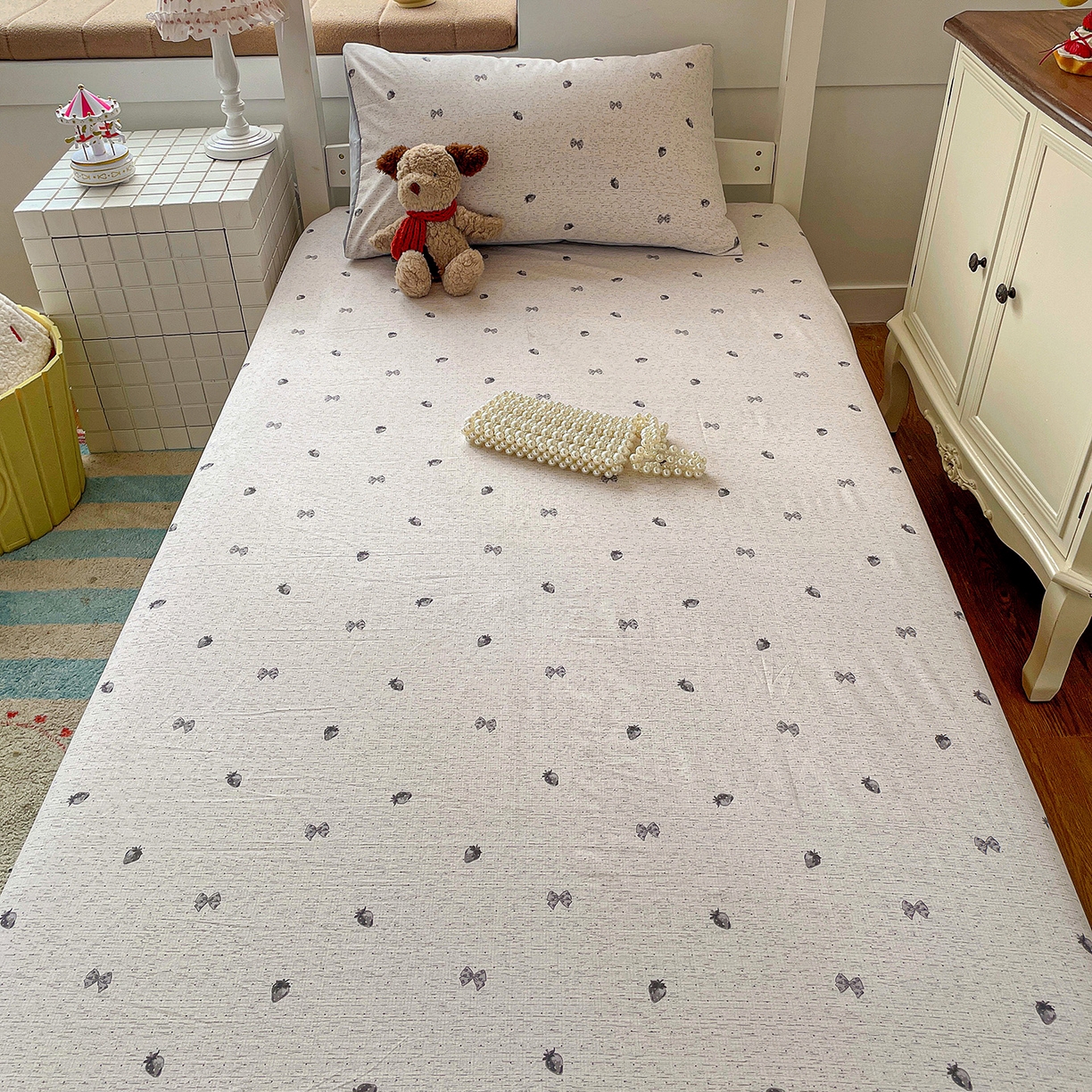 91家纺网 家纺一手货源 找家纺 纽缦家纺 2026新款A类105g仿棉四件套古法水洗棉学生单床笠 初春灰