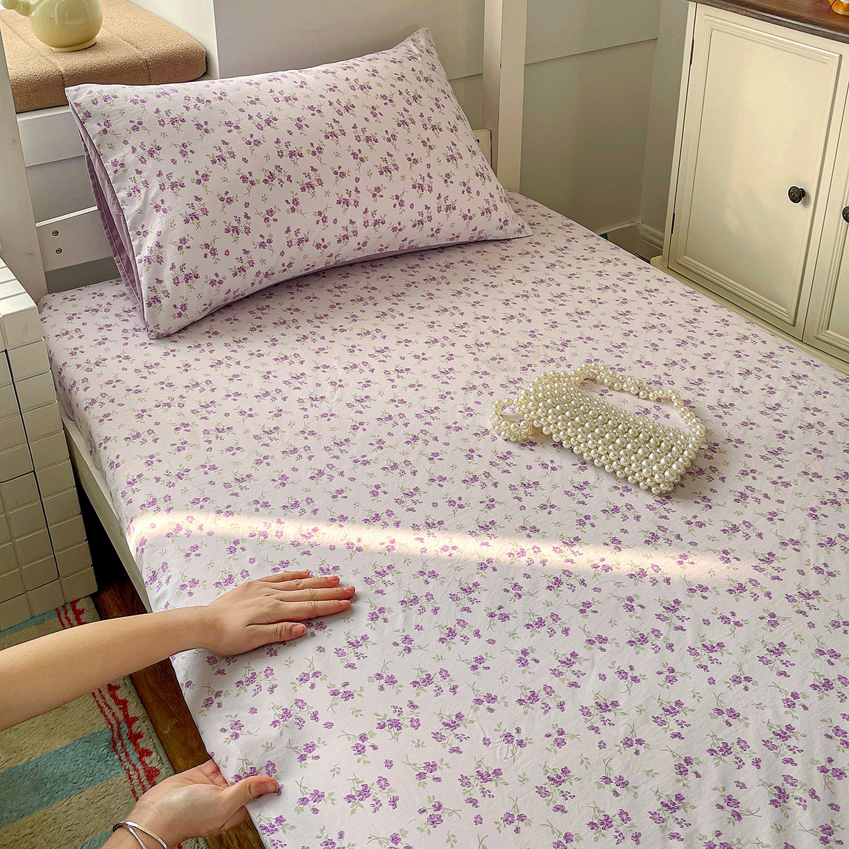 91家纺网 家纺一手货源 找家纺 纽缦家纺 2026新款A类105g仿棉四件套古法水洗棉学生单床笠 波影紫