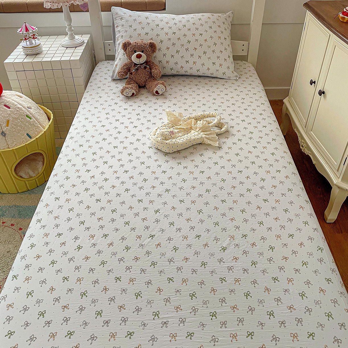 91家纺网 家纺一手货源 找家纺 纽缦家纺 2026新款A类105g仿棉四件套古法水洗棉学生单床笠 铃兰兰