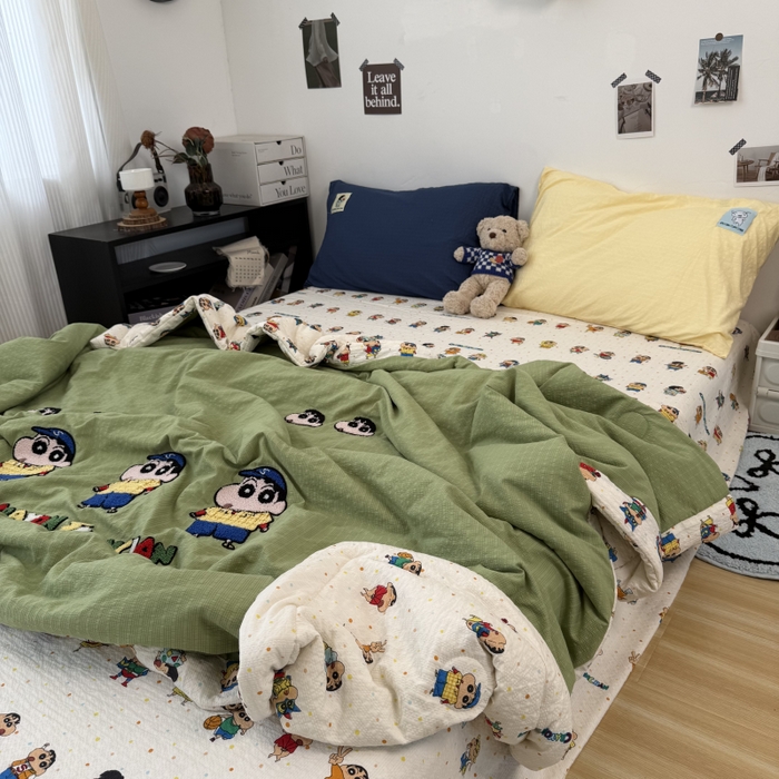 91家纺网 家纺一手货源 找家纺 三元色 2026新款正版蜡笔小新泡芙双层纱夏被夏凉被 小新学长