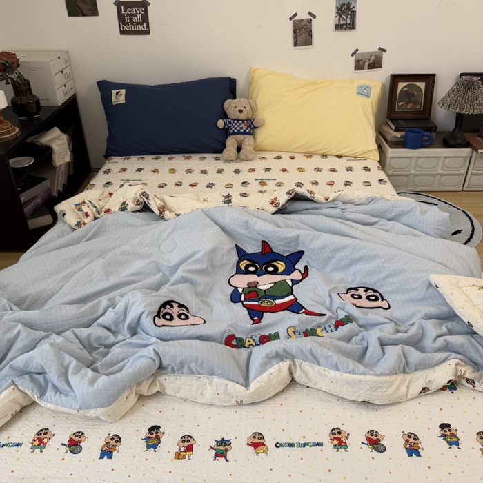 91家纺网 家纺一手货源 找家纺 三元色 2026新款正版蜡笔小新泡芙双层纱夏被夏凉被 动感超人