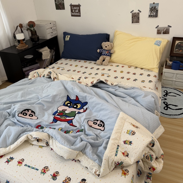 91家纺网 家纺一手货源 找家纺 三元色 2026新款正版蜡笔小新泡芙双层纱夏被夏凉被 动感超人